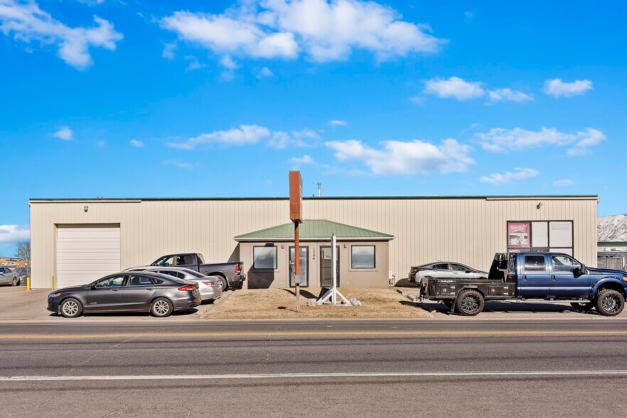 More Photos Of 1704 W 2550 S, Ogden Showroom For Lease