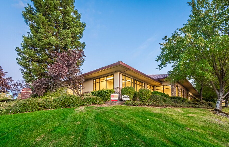 More Photos Of 945 Orchard Creek Ln, Lincoln Medical For Sale