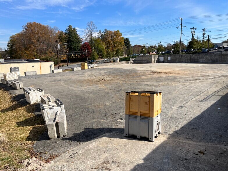 Primary Photo Of 207 E Oak St, Mount Airy Land For Sale