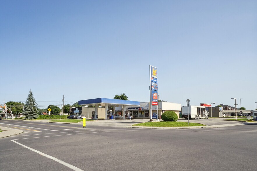 More Photos Of 80-90 Rue Quévillon, Varennes Convenience Store For Sale