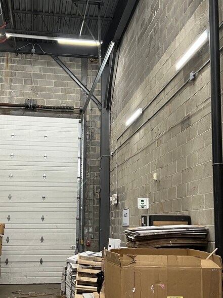 More Photos Of 120 Clyde Rd, Somerset Warehouse For Lease