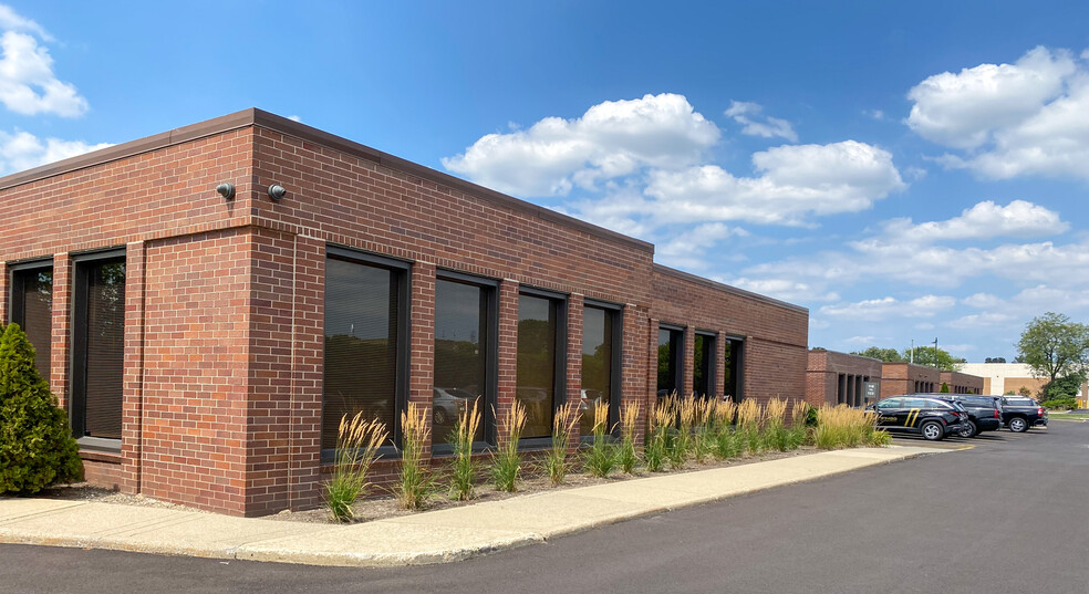 Primary Photo Of 125 Windsor Dr, Oak Brook Office For Lease