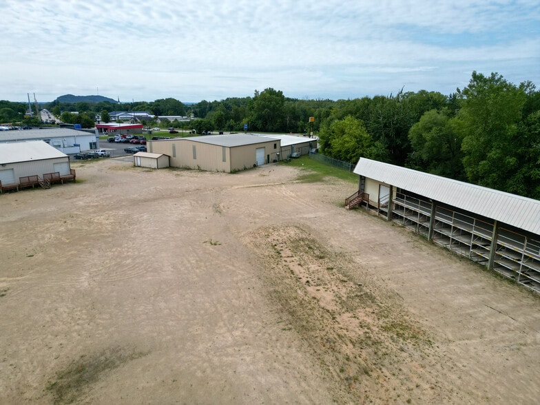 More Photos Of 804 N Union St, Mauston Freestanding For Lease
