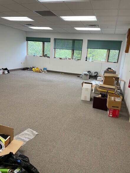 More Photos Of 37 Ramland Rd, Orangeburg Office For Lease