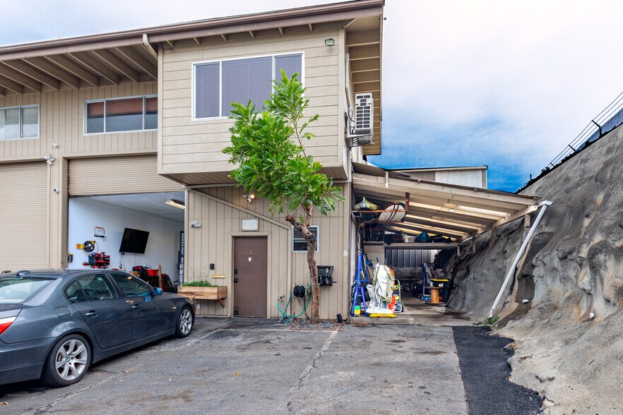 More Photos Of 4355 Lawehana St, Honolulu Industrial For Sale