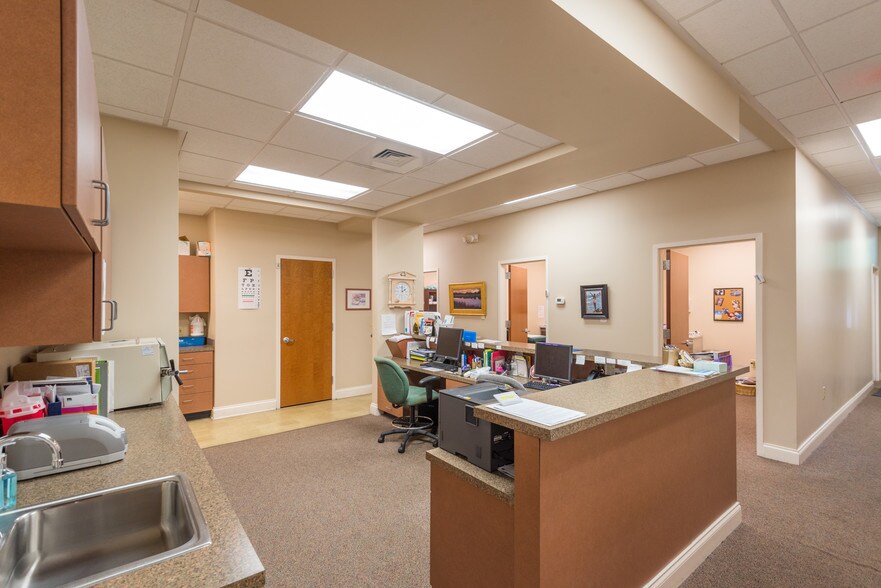 More Photos Of 897 Von Kolnitz Rd, Mount Pleasant Medical For Lease