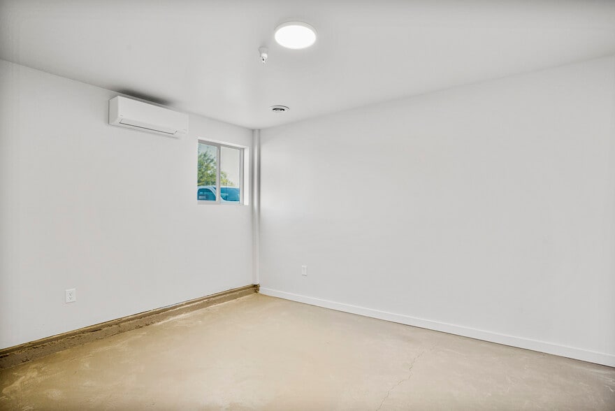 More Photos Of 755 Thornton St, San Leandro Distribution For Lease