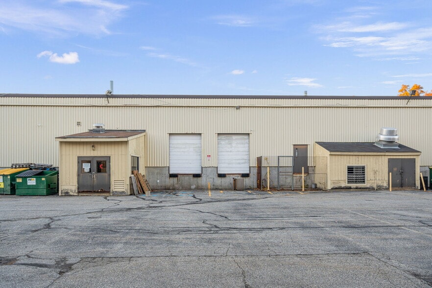 More Photos Of 10 Manor Pky, Salem Research And Development For Sale