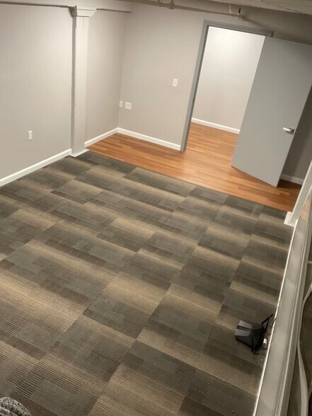 More Photos Of 50 Industrial Cir, Lincoln Manufacturing For Lease