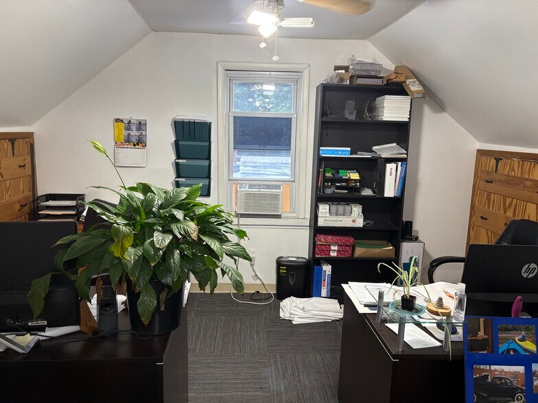 More Photos Of 1212 Deriso Ln, Pikesville Flex For Lease