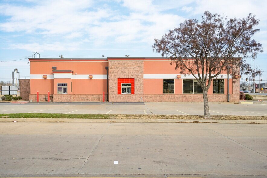 More Photos Of 606 S Garland Rd, Enid Fast Food For Lease