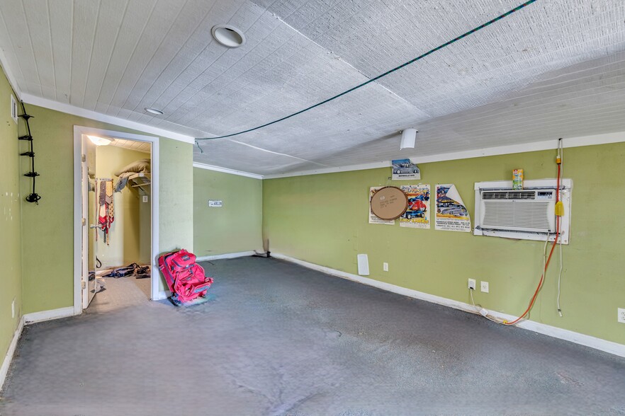 More Photos Of 15001 S Mills Rd, Gulfport Warehouse For Sale