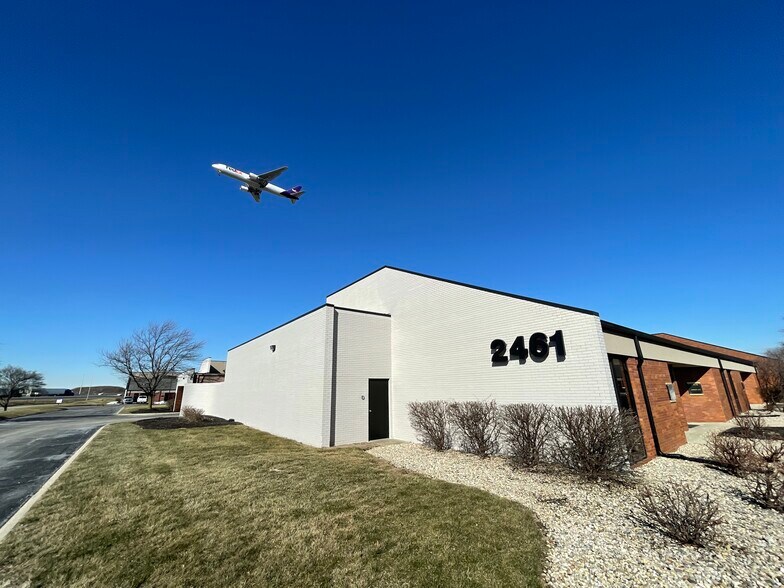 More Photos Of 2401 Directors Row, Indianapolis Unknown For Lease