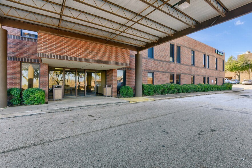 More Photos Of 425 N Highland Ave, Sherman Medical For Sale