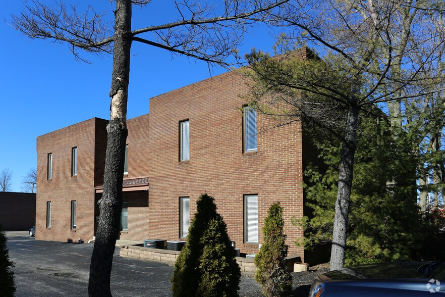 More Photos Of 3040 W Market St, Fairlawn Office For Sale