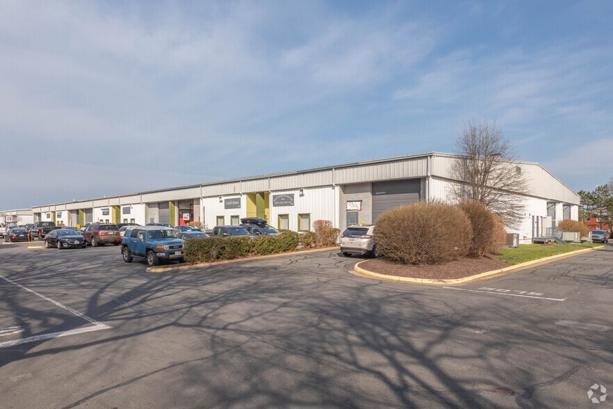 More Photos Of 308-330 Victory Dr, Herndon Warehouse For Lease