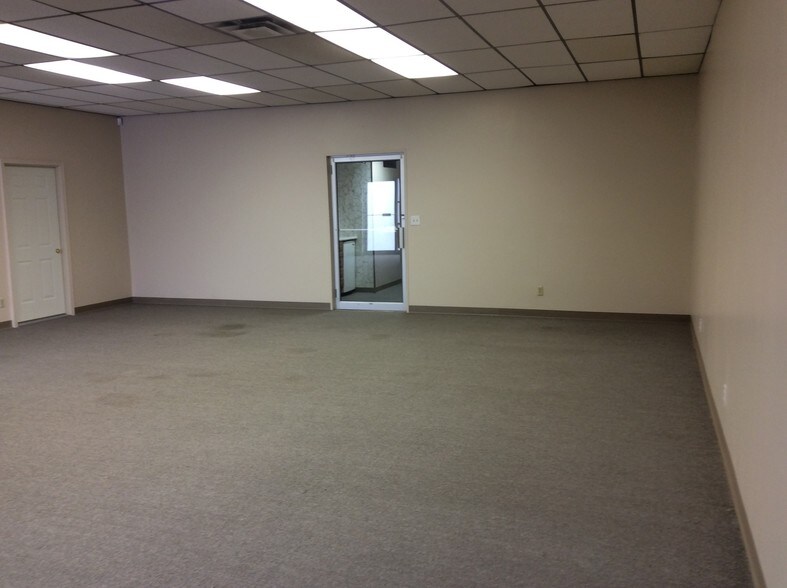 More Photos Of 707-709 Main St, Beech Grove Office For Sale