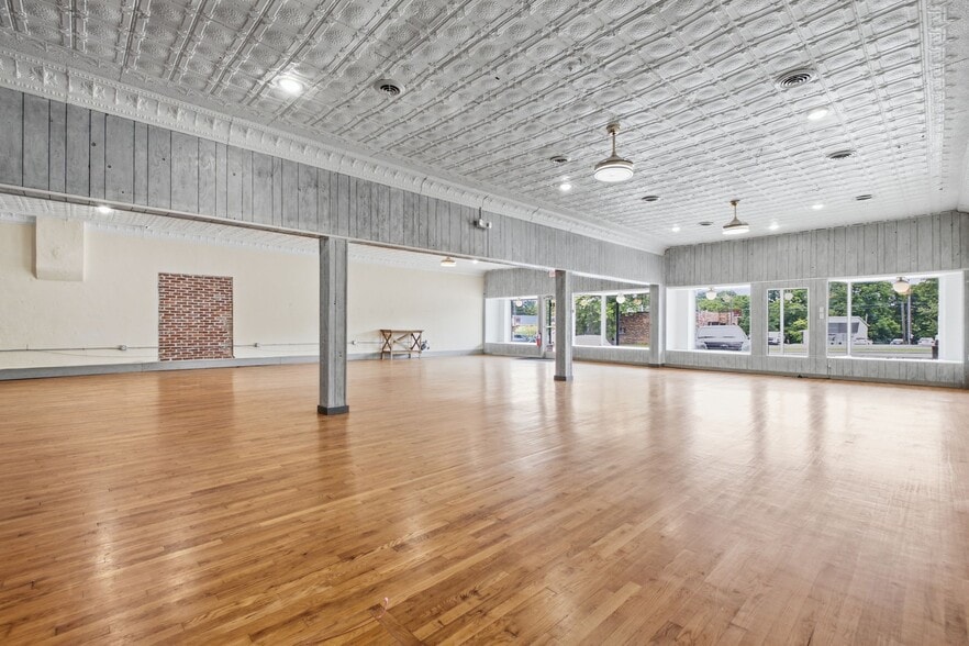 More Photos Of 1029 Park St, Westmoreland Storefront Retail Office For Sale