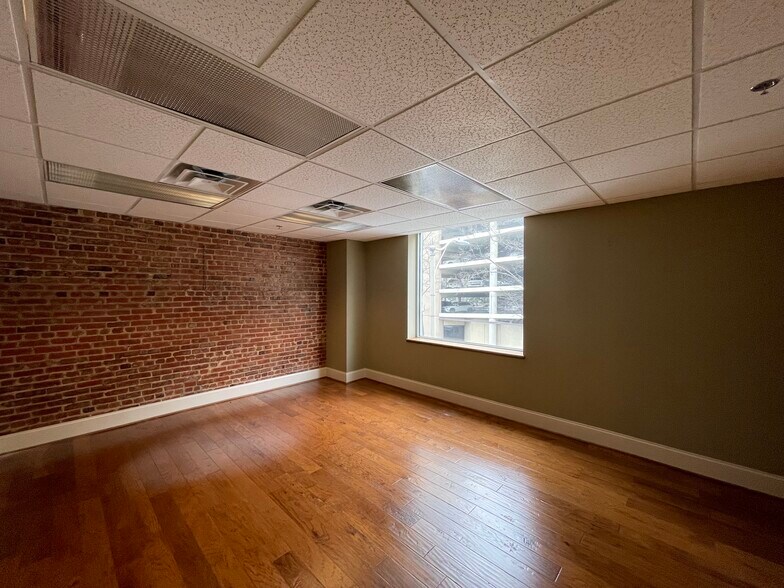 More Photos Of 2009-2011 4th Ave N, Birmingham Office For Sale