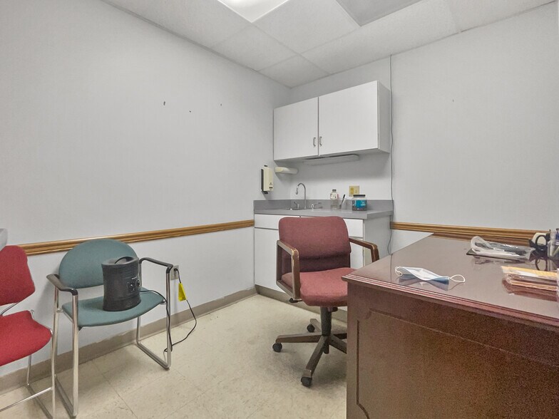 More Photos Of 608 N High St, Millville Medical For Sale