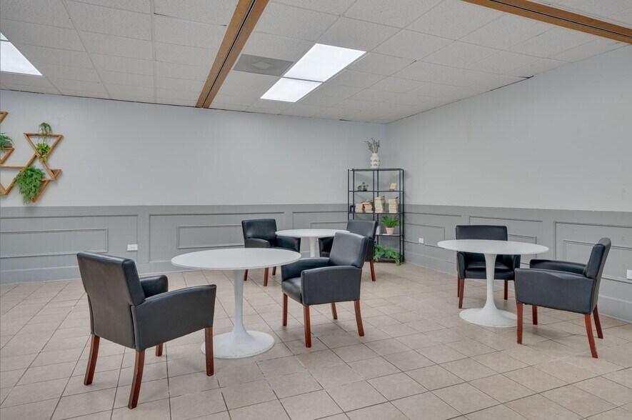 More Photos Of 410 Lord Berkley Rd, Raleigh Office Residential For Lease