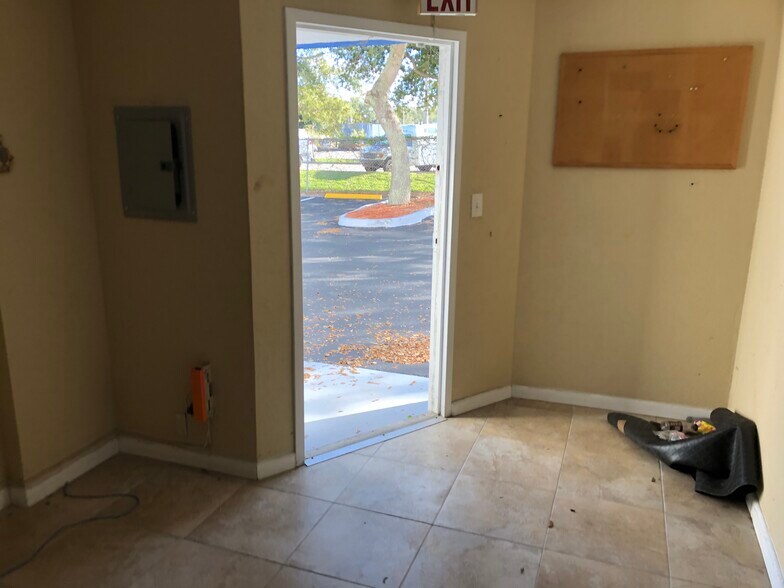 More Photos Of 1600-1650 NW 34th Ter, Lauderhill Warehouse For Lease