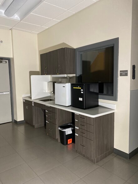 More Photos Of 4300-4302 Fairmont Pky, Pasadena Unknown For Lease