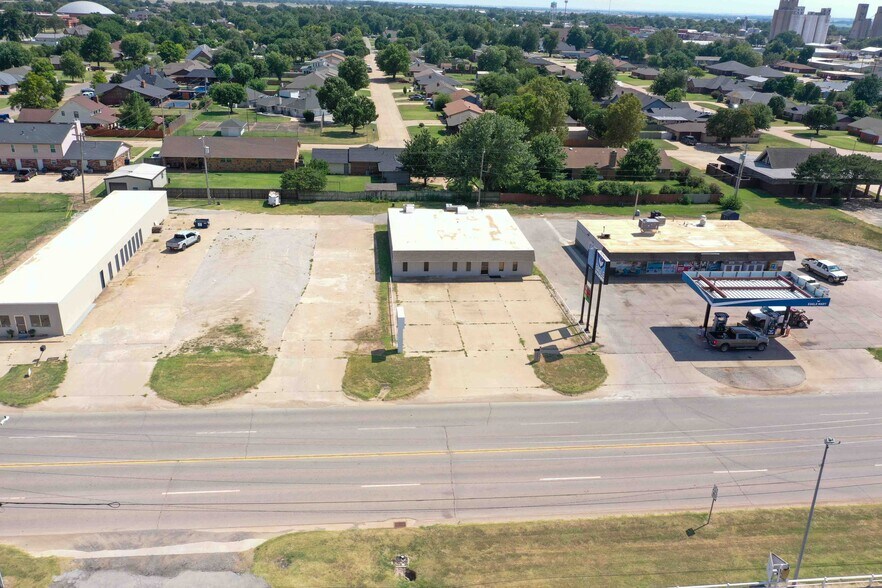 More Photos Of 400 E Jack Choate Ave, Hennessey Office For Sale