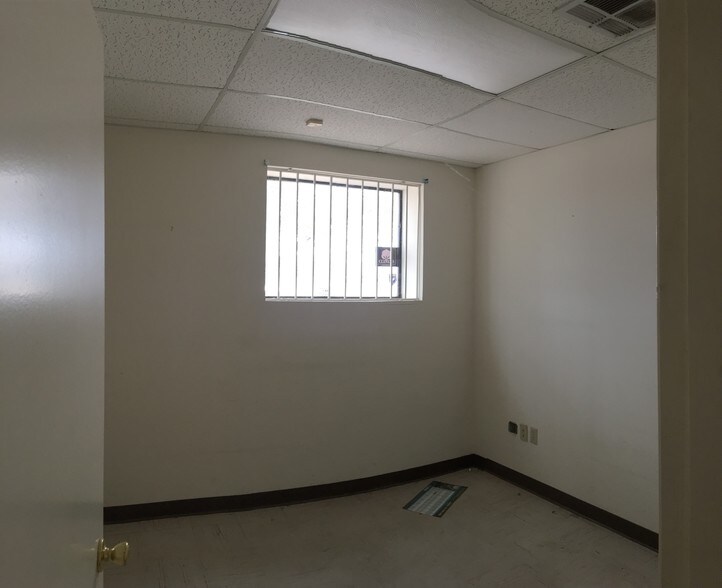 More Photos Of 200 O T Smith Rd, Tornillo Warehouse For Sale