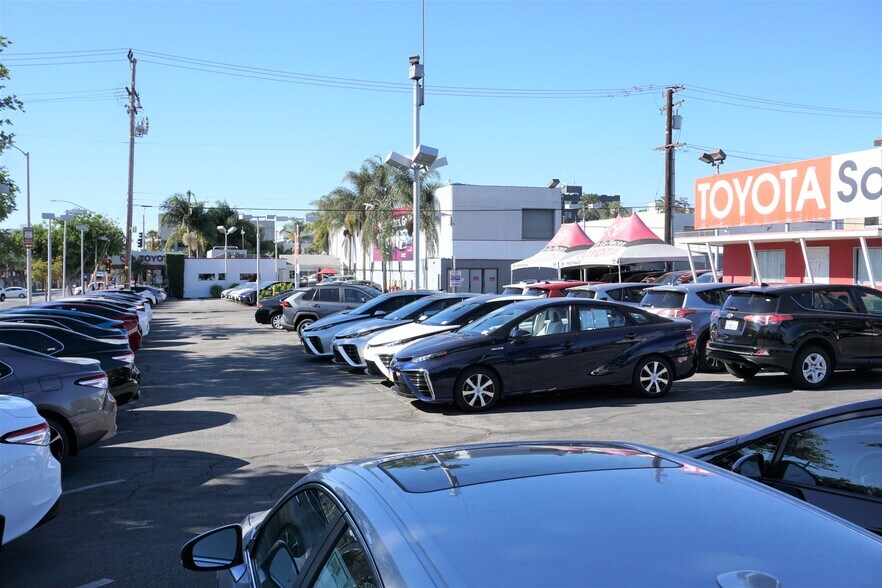 More Photos Of 825 Santa Monica Blvd, Santa Monica Land For Lease