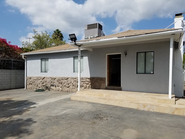 More Photos Of 16217 Gault St, Van Nuys Office For Sale