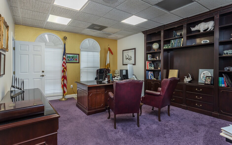 More Photos Of 150 Pondella Rd, North Fort Myers Medical For Sale