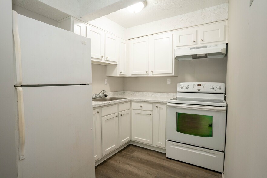 More Photos Of 412 Woodcreek Dr, Radcliff Apartments For Sale