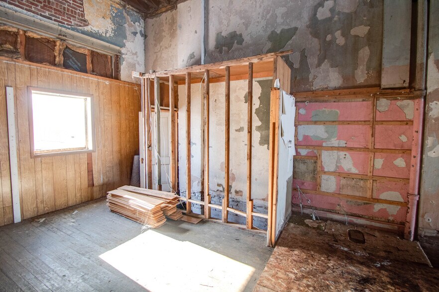 More Photos Of 531-533 N Main St, Carrollton General Retail For Sale