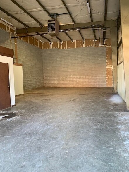 More Photos Of 4708 S Old Peachtree Rd, Peachtree Corners Light Distribution For Sale