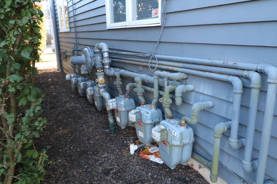 More Photos Of 518 Clifton Ave, Clifton Office For Sale