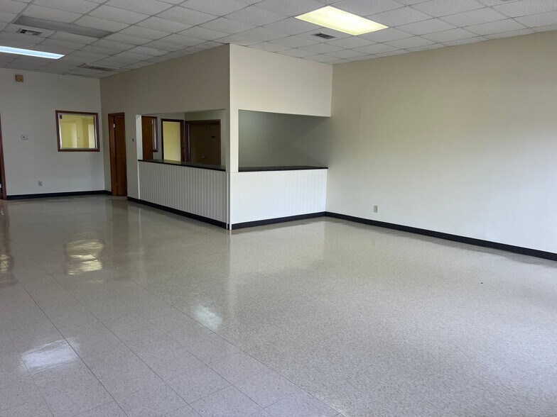 More Photos Of 1506 Corporate Dr, Shreveport Manufacturing For Lease