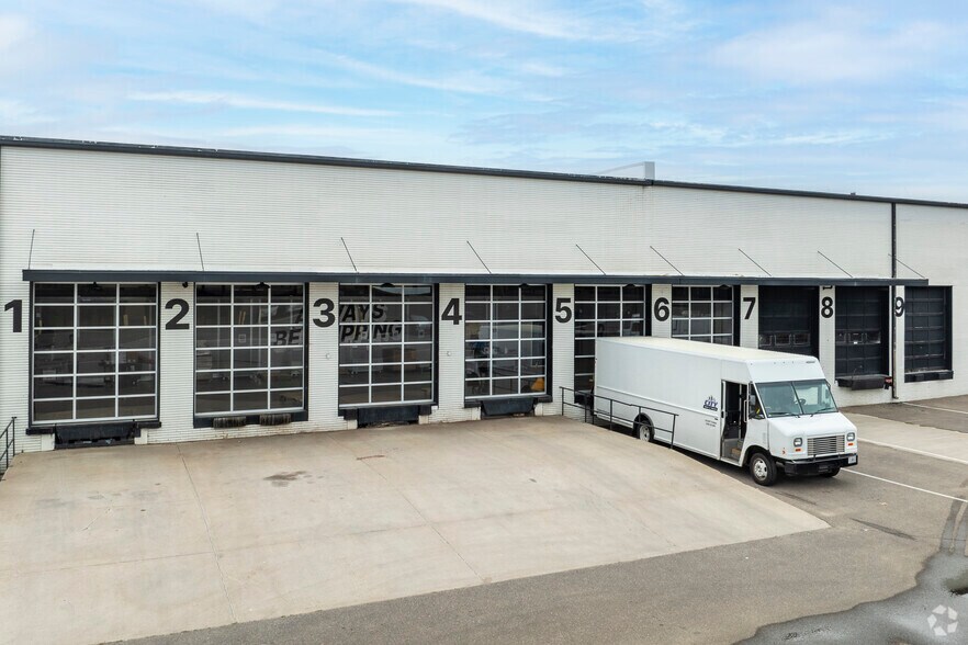 More Photos Of 4800 Dahlia St, Denver Warehouse For Lease