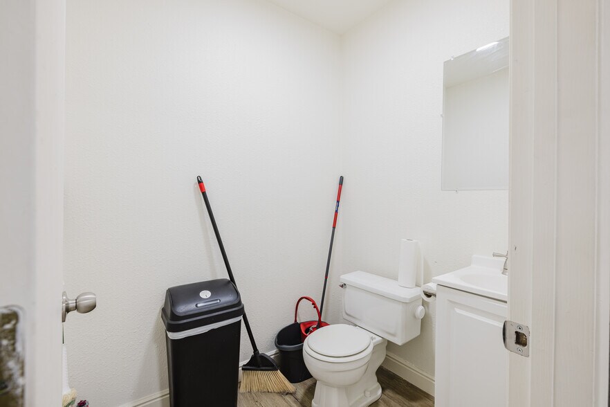 More Photos Of 174 Idaho St, Elko General Retail For Lease