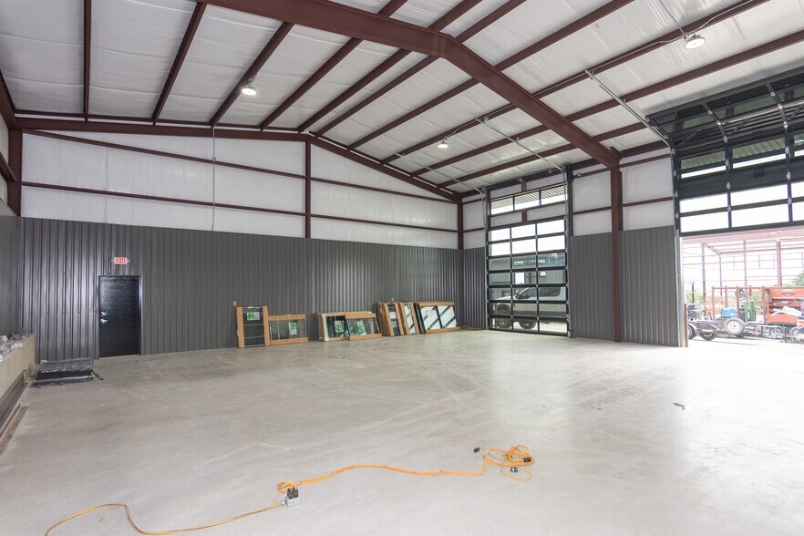 More Photos Of 451 Farrell Rd, Dripping Springs Light Distribution For Sale