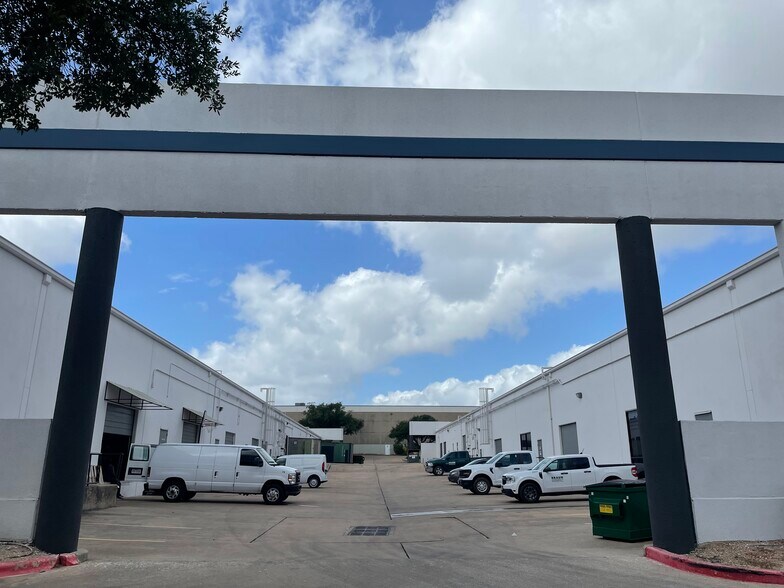 More Photos Of 1901 W Braker Ln, Austin Unknown For Lease