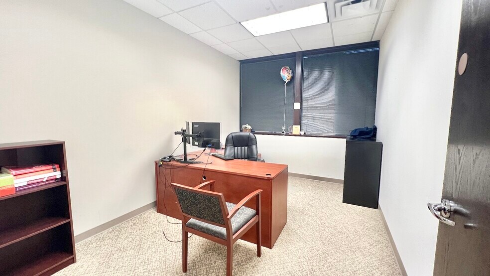 More Photos Of 8800 Roswell Rd, Sandy Springs Office For Sale