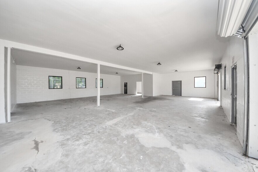 More Photos Of 11980 Alief Clodine Rd, Houston Light Distribution For Sale