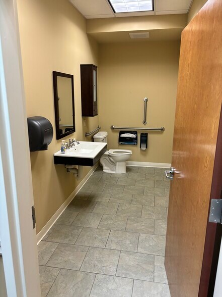 More Photos Of 220 Ridgedale Ave, Florham Park Office For Sale