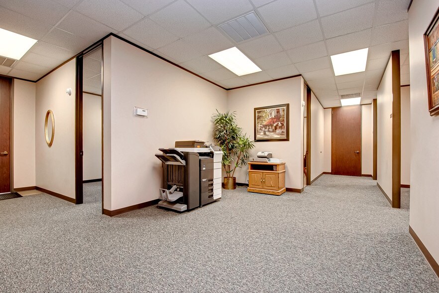 More Photos Of 7102 Glen Chase Ct, Houston Office For Sale