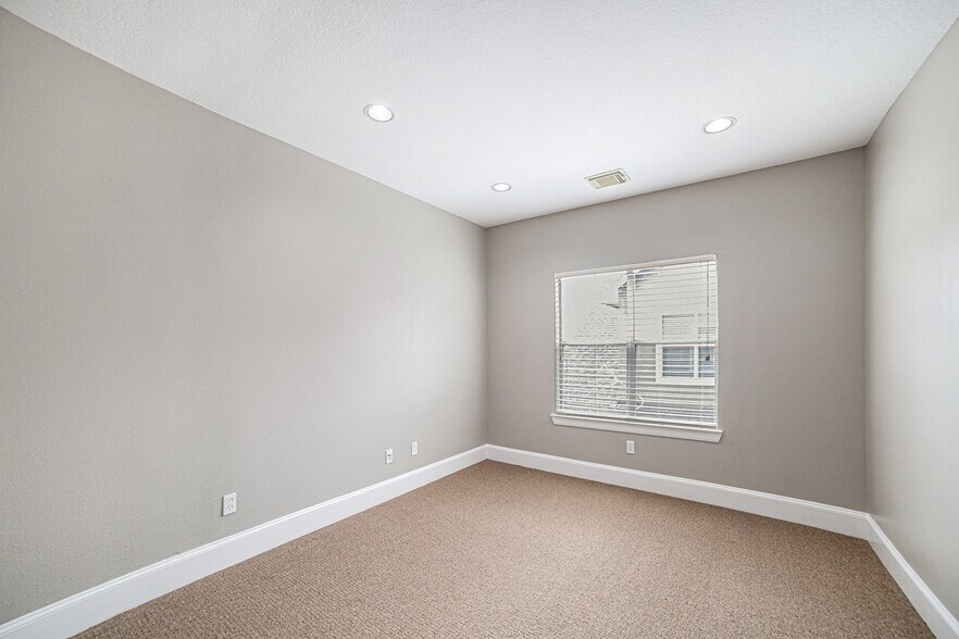 More Photos Of 25511 Budde Rd, The Woodlands Loft Creative Space For Sale