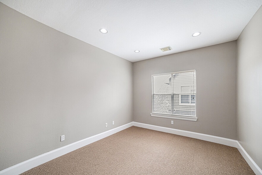 More Photos Of 25511 Budde Rd, The Woodlands Loft Creative Space For Sale