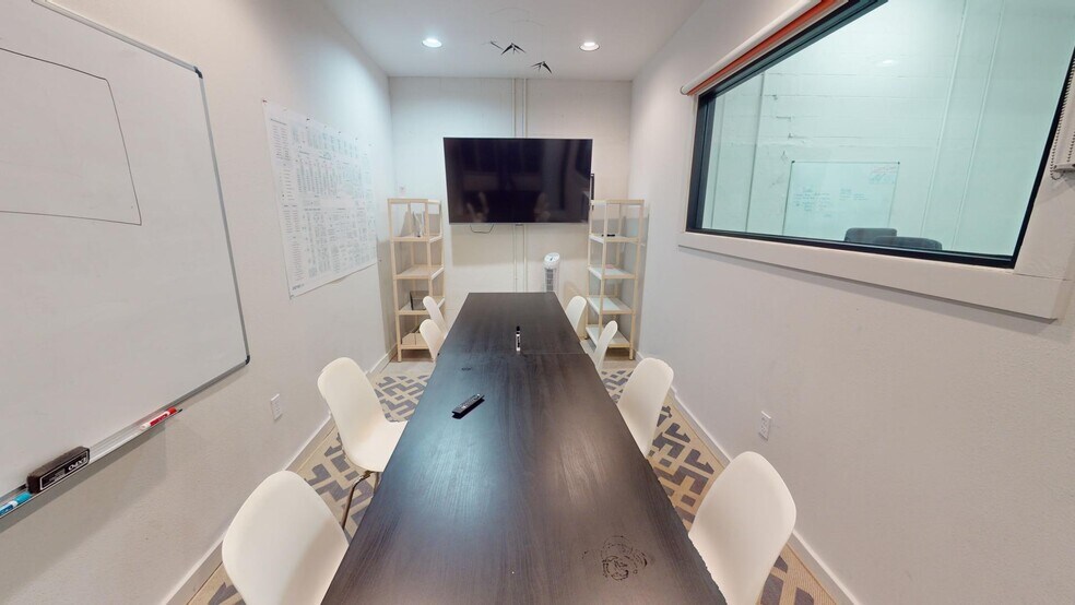 More Photos Of 1700 Montopolis Dr, Austin Freestanding For Lease