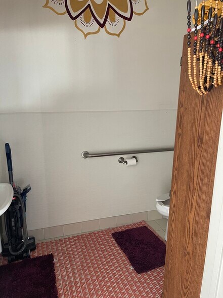 More Photos Of 247 Thain Rd, Lewiston Office For Lease