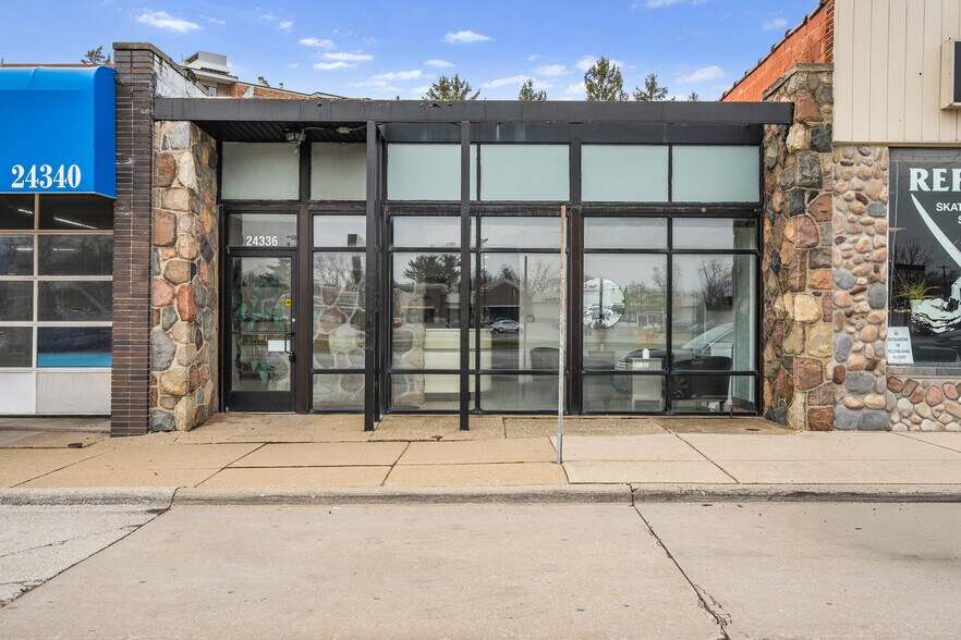 More Photos Of 24336 Michigan Ave, Dearborn Freestanding For Lease
